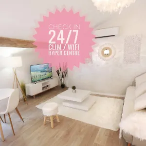 https://lilly-cocooning-sous-les-toits-hyper-centre.fr-provencehotel.com